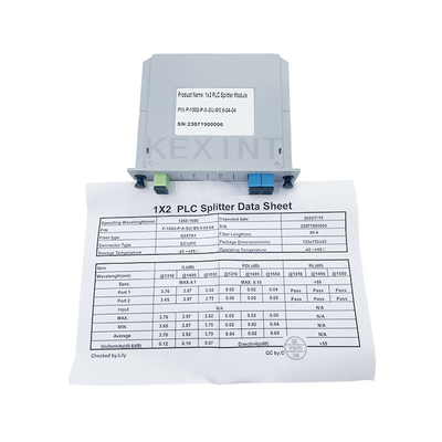 KEXINT 1x2 Fiber Optical PLC Splitter SC / UPC โหมดเดี่ยว G657A1 FTTH ประเภทการ์ด LGX